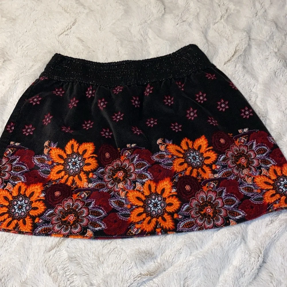 Free People Vintage floral embroidered mini skirt excellent like new size Large